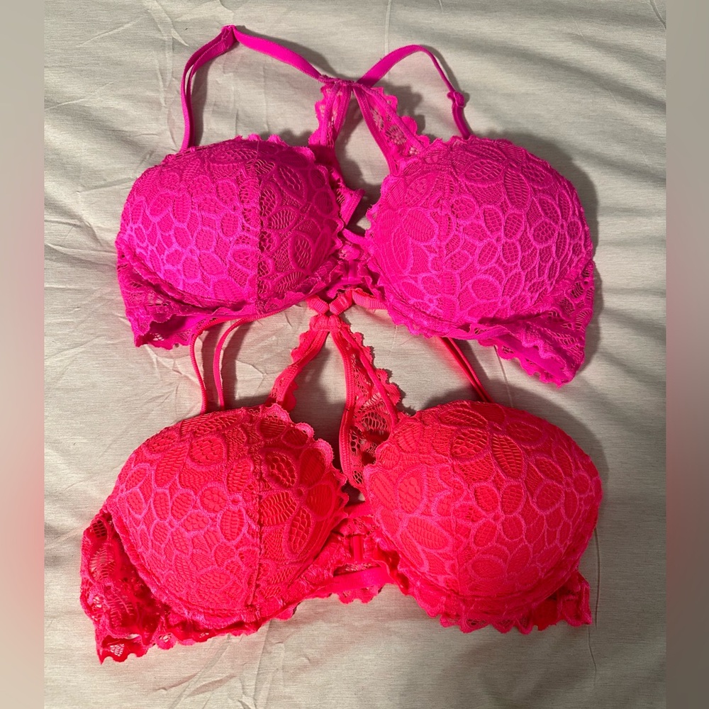 2 Victoria secret bras